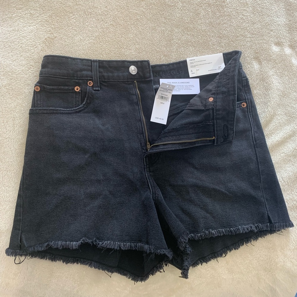Women shorts from American Eagle in size 6. New with tags.